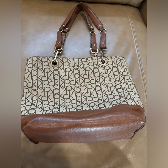 Calvin Klein Handbags - Calvin Klein tote